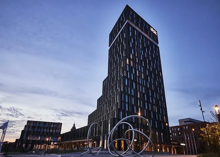 Stor Midt I By.